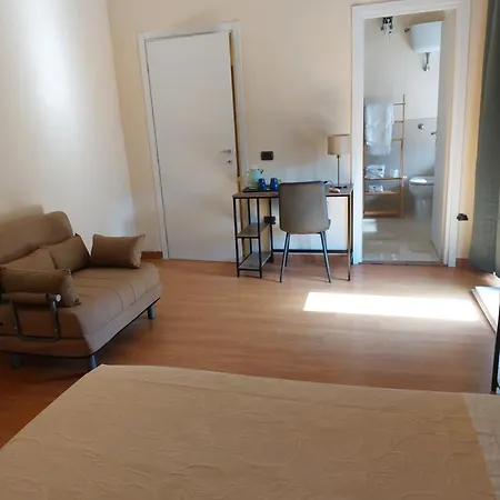 فندق مبيت وإفطار Domus Schipa 3*